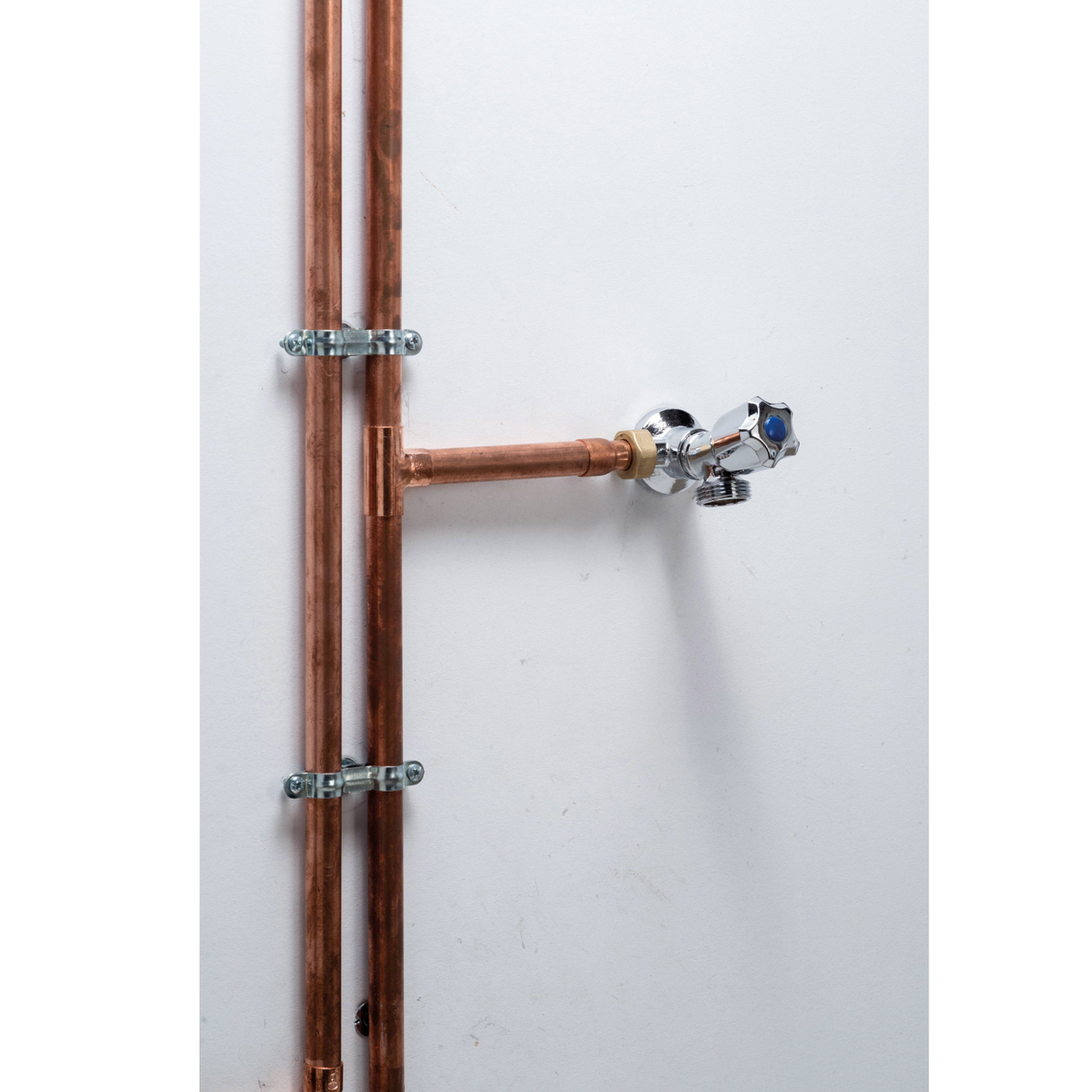 Candeeiro de parede com perfuração e torneira de 1/4 de volta